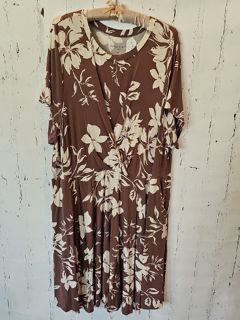 torrid Taupe and Cream Floral Wrap Midi Dress (37)